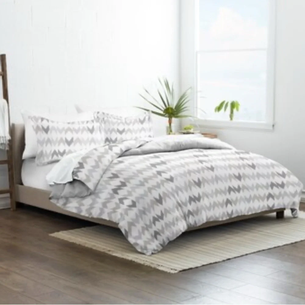 IENJOY HOME Chevron Sleep Pattern 3 Piece Reversible Duvet Cover Set Gray